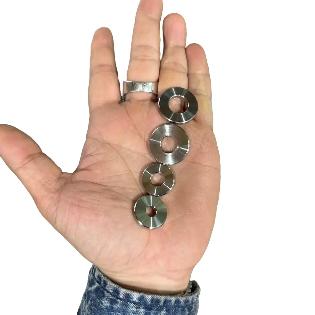 Lông đền inox 304 dùng để gắn những vị trí cần thay thế trên chiếc xe máy. Có nhiều loại thông dụng 6ly - 8ly - 10ly - 12ly (độ dầy 3ly)