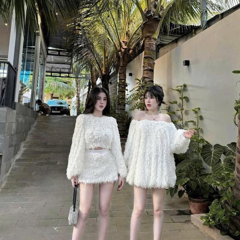 Set áo croptop lông kèm chân váy lông 0