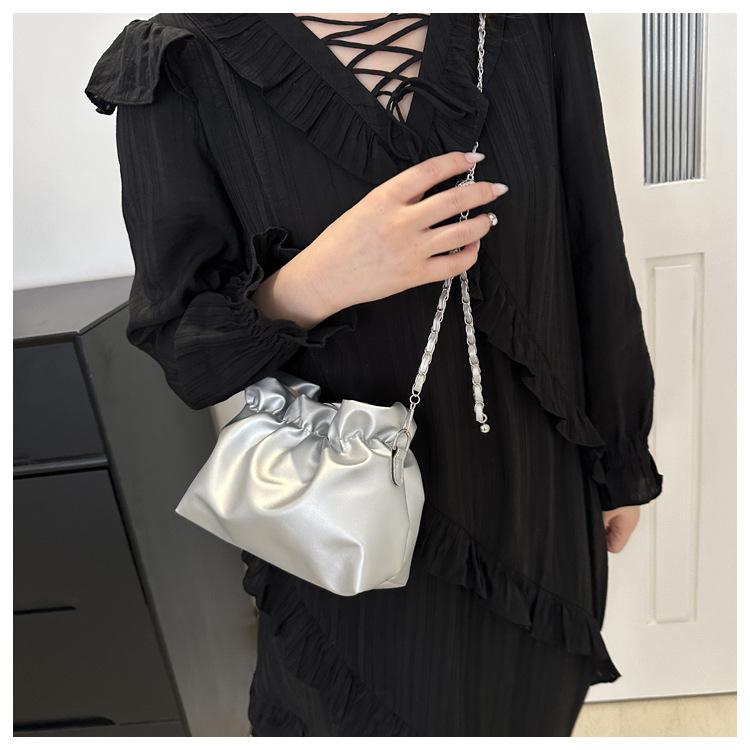 Product Introduction of [VKYSHOP] Túi Phong Cách Mới Xếp Ly Nữ Mùa Xuân 2024 Mùa Hè Túi Xô Dây Rút Độc Đáo Dây Đeo Vai Túi Messenger 5