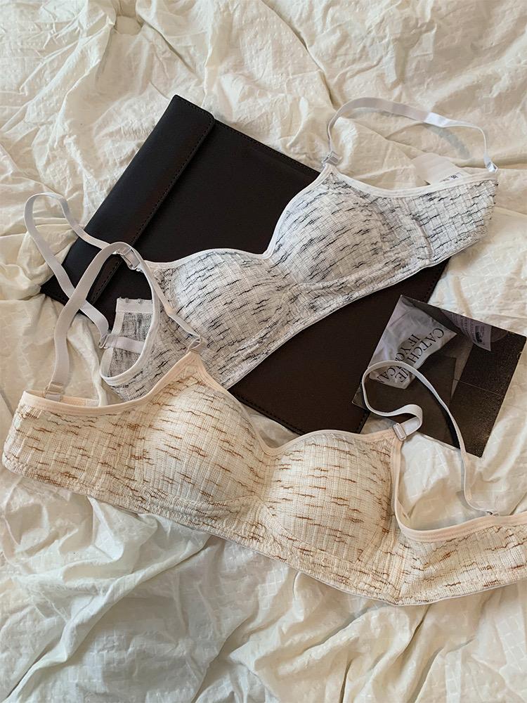 Product Introduction of Sweet girl textured underwear without steel rings and thin small breasts gathered together for junior and senior high school students' comfortable breathable bra 8