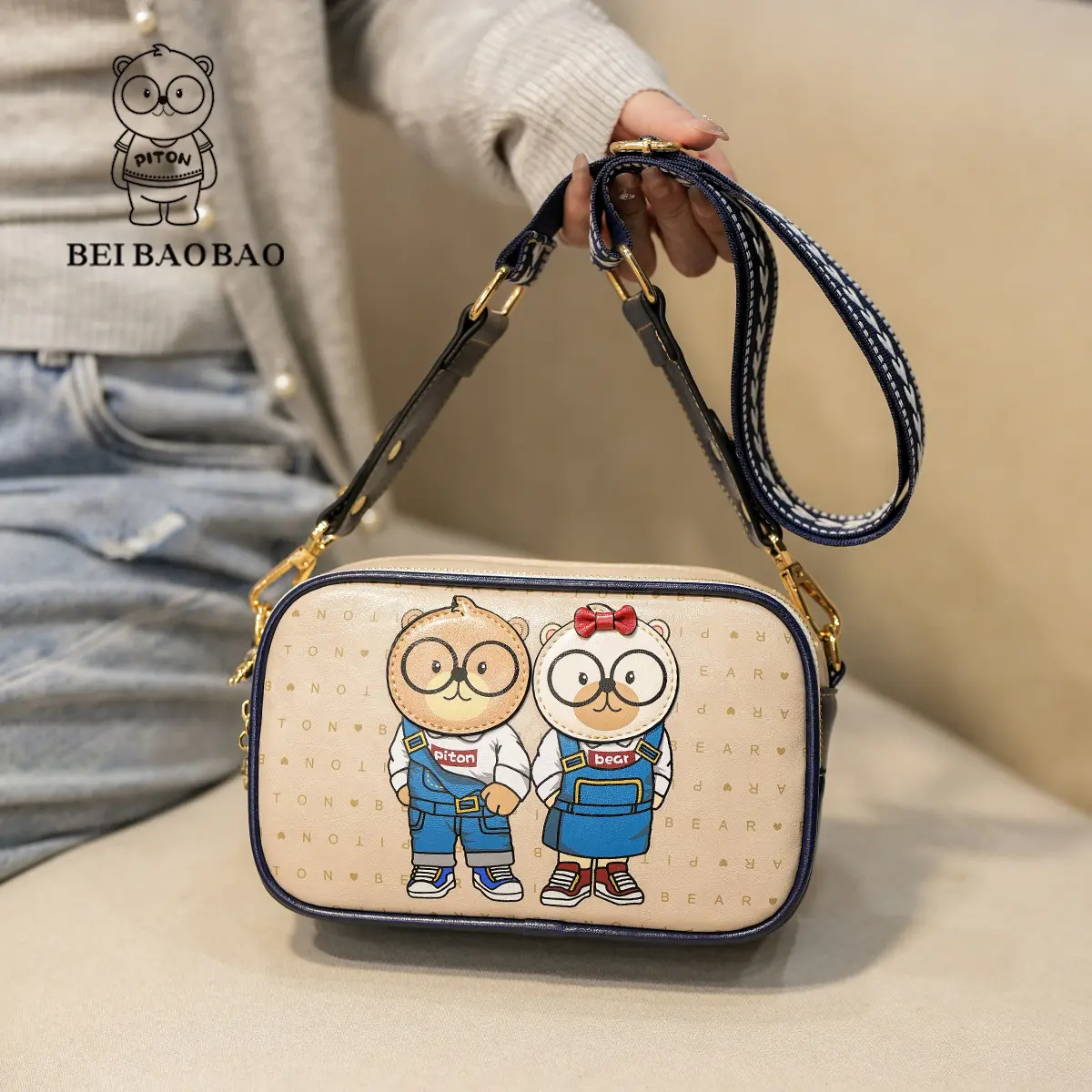 Women's Portable Bag Retro Printed High Quality Messenger Bag 2024 New Couple Bear Camera Small Square Bag Fashionable All-Match Shoulder Messenger Bag