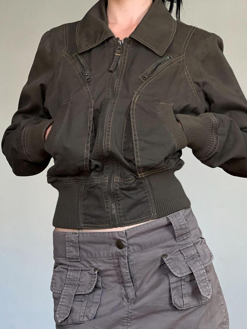 Product Introduction of Women's Solid Top Stitching Pocket Zip Up Jacket, Casual Long Sleeve Collared Outerwear for Fall, Ladies Clothes for Daily Wear 1