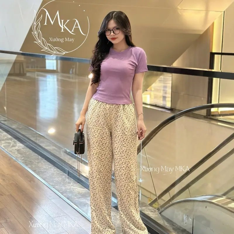 {MKA} Sét Bộ Bông Hoa Nhí Vãi Đủi Quần ống Suông Áo Thun Tăm Lạnh Dễ Thương Nữ Women Ong Top Voi 2