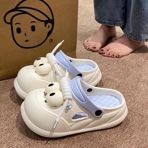 夏にビーチで屋外で着用する学生やカップルのためのかわいい大きな目のDIYソフトソールの高さを高める換気クロッグ
