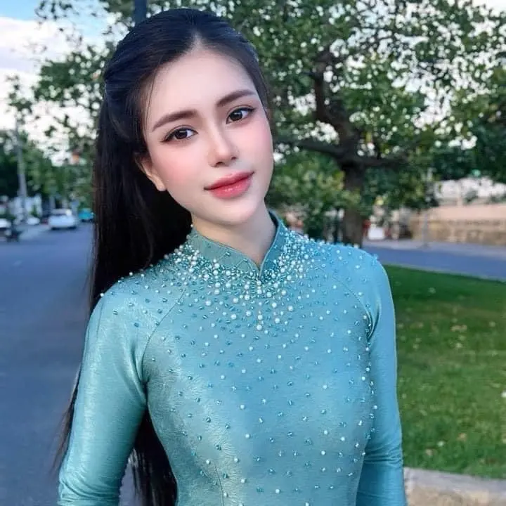 ￼Áo Dài Truyền Thống Nữ Lụa Vân Gỗ Đính Đá Đẹp VG02B