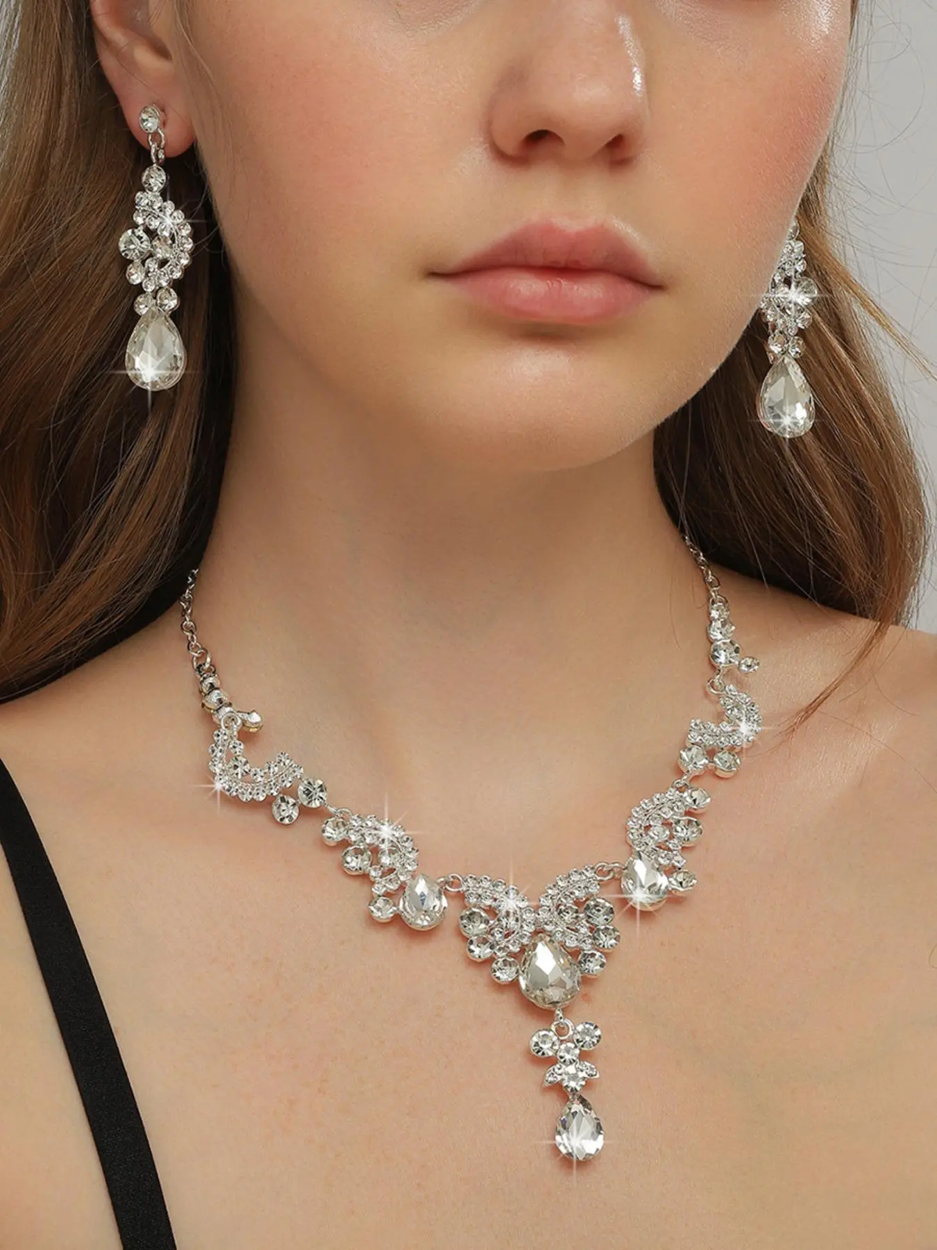 Women's Elegant Rhinestone Decorated Necklace & Dangle Earrings, Exquisite Trendy Jewelry Set, Fashionable Accessories for Party & Daily Clothing Decor