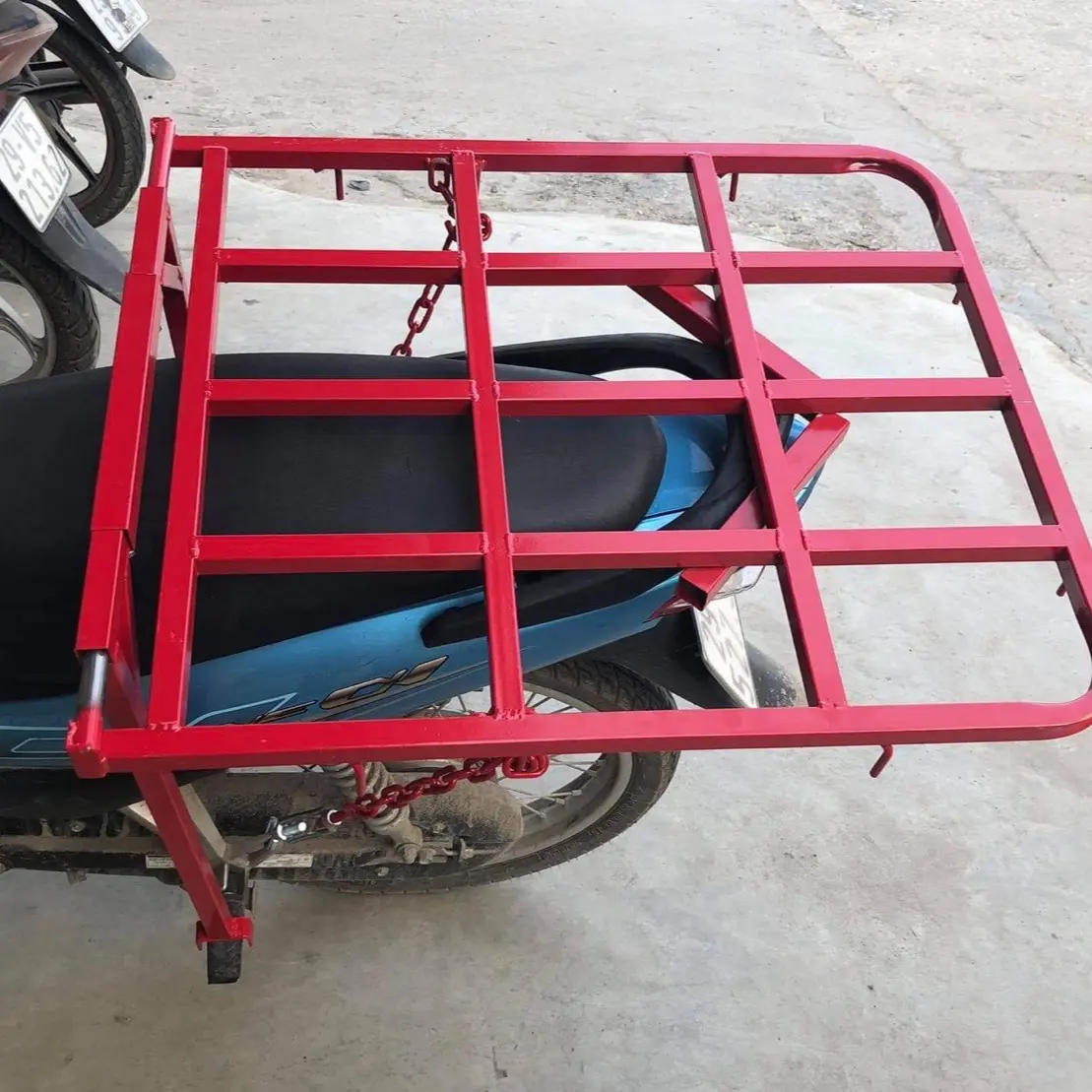 Baga xe máy, giá chở hàng xe máy loại giá liền không mở cốp đổ xăng dành cho các loại xe