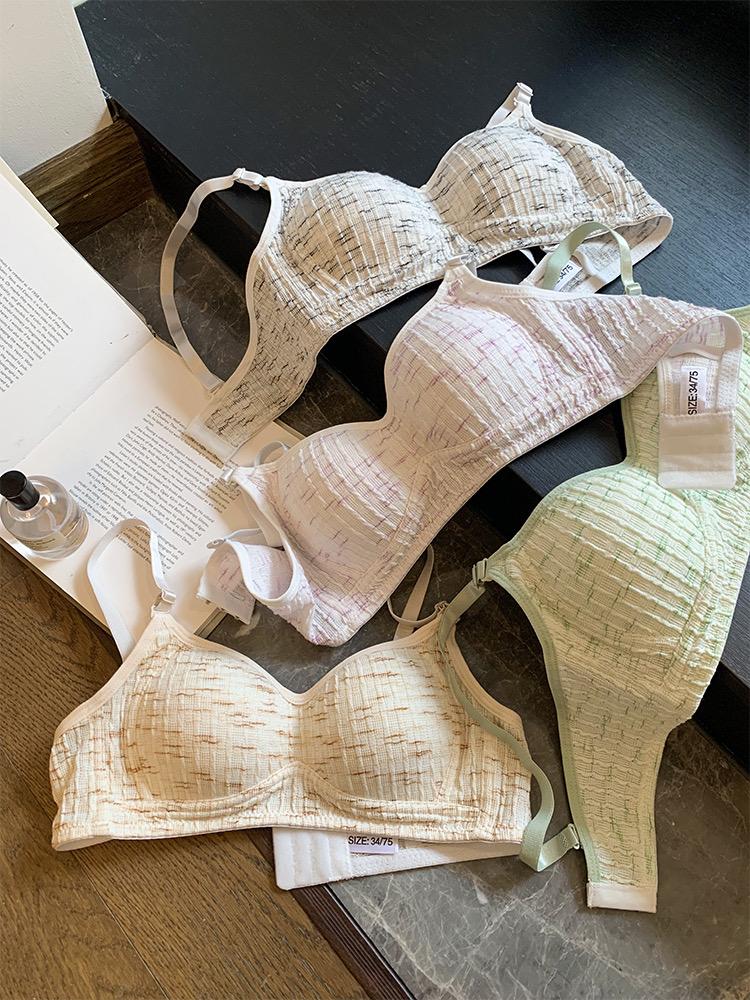 Product Introduction of Sweet girl textured underwear without steel rings and thin small breasts gathered together for junior and senior high school students' comfortable breathable bra 6