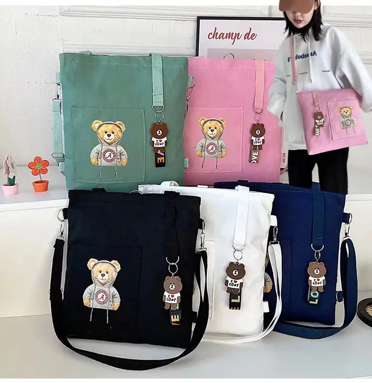 กระเป๋าผ้าแคนวาสมีซิปด้วยใส่ของได้เยอะนะผ้าแข็งแรง-มีพวงกุญแจแถมให้ด้วยค่ะ