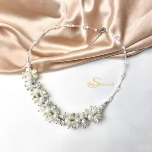CRYSTAL BEADS NECKLACE - Kalung Mutiara Aesthetic Manik Hijab NonHijab Choker Handmade  KALUNG DAILY HIJAB FASHION CHOKER KOREAN NECKLACE PREMIUM