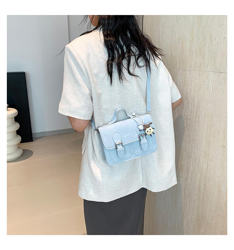 Product Introduction of Túi Xách Nhỏ Thiết Kế Cao Cấp, Phong Cách Cổ Điển Thời Trang, Họa Tiết Tốt, Thích Hợp Cho Nhiều Cảnh, Dễ Phối Đồ, Nữ, Mới, Cá Tính Đơn Giản, Túi Vuông Nhỏ Túi Messenger Đeo Vai 21