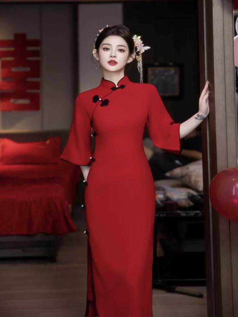 Product Introduction of Sườn xám B3 dáng dài xẻ nhẹ 2 bên dưới gối, tay lửng phối nút ngọc sang trọng thanh lịch nhẹ nhàng phù hợp các buổi tiệc cuối năm cho nàng toả sáng 19