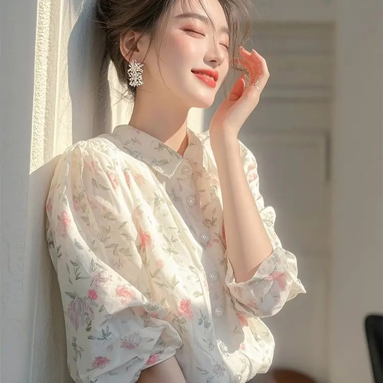 Áo Sơ Mi Cổ Polo Hoa Trắng, Phong Cách Pháp, Siêu Đẹp, Độc Đáo, Xinh Xắn, Dành Cho Nữ, Hàng Mới Về Xuân Hè 2025, Áo Cánh Xinh Xắn sơ  mi  peplum  bigsize rami  airport  outfit sơ  mi  bèo  cổ  đá áo  lưới  hoa  nổi  màu  hồng shoulder  shrug