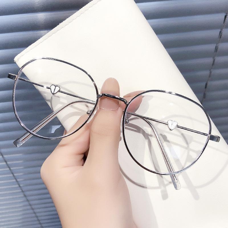 Gọng kính cận có ( 0-4 độ ) nữ dáng bo tròn góc cạnh nhỏ phối hình trái tim dễ thương ở gọng kính MS22