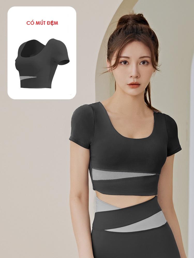 Product Introduction of Bộ đồ Tập Gym, Tập Thể Dục dành cho nữ S049. Set đồ 2 món gồm áo croptop có sẵn mút đệm và quần dài mặc tôn dáng. 4