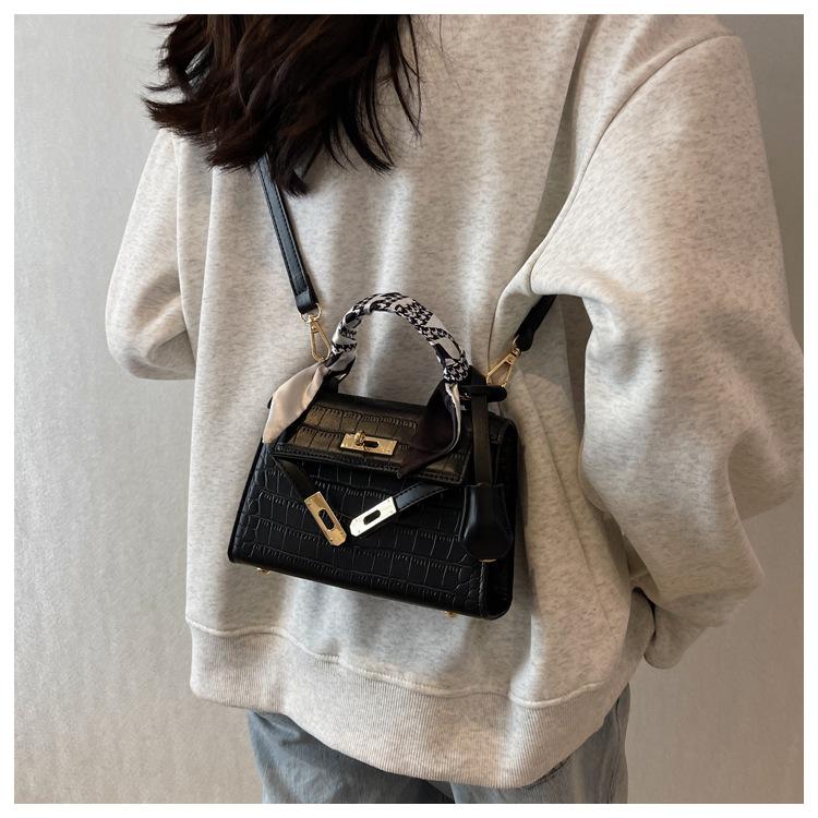 Product Introduction of Túi Xách Nữ H.M Đeo Chéo Đeo Vai Quai Xách Da Pu Vân Cá Sấu Mix Khăn Đi Tiệc Đi Chơi Sang Chảnh MIQI BAG TX-103 11