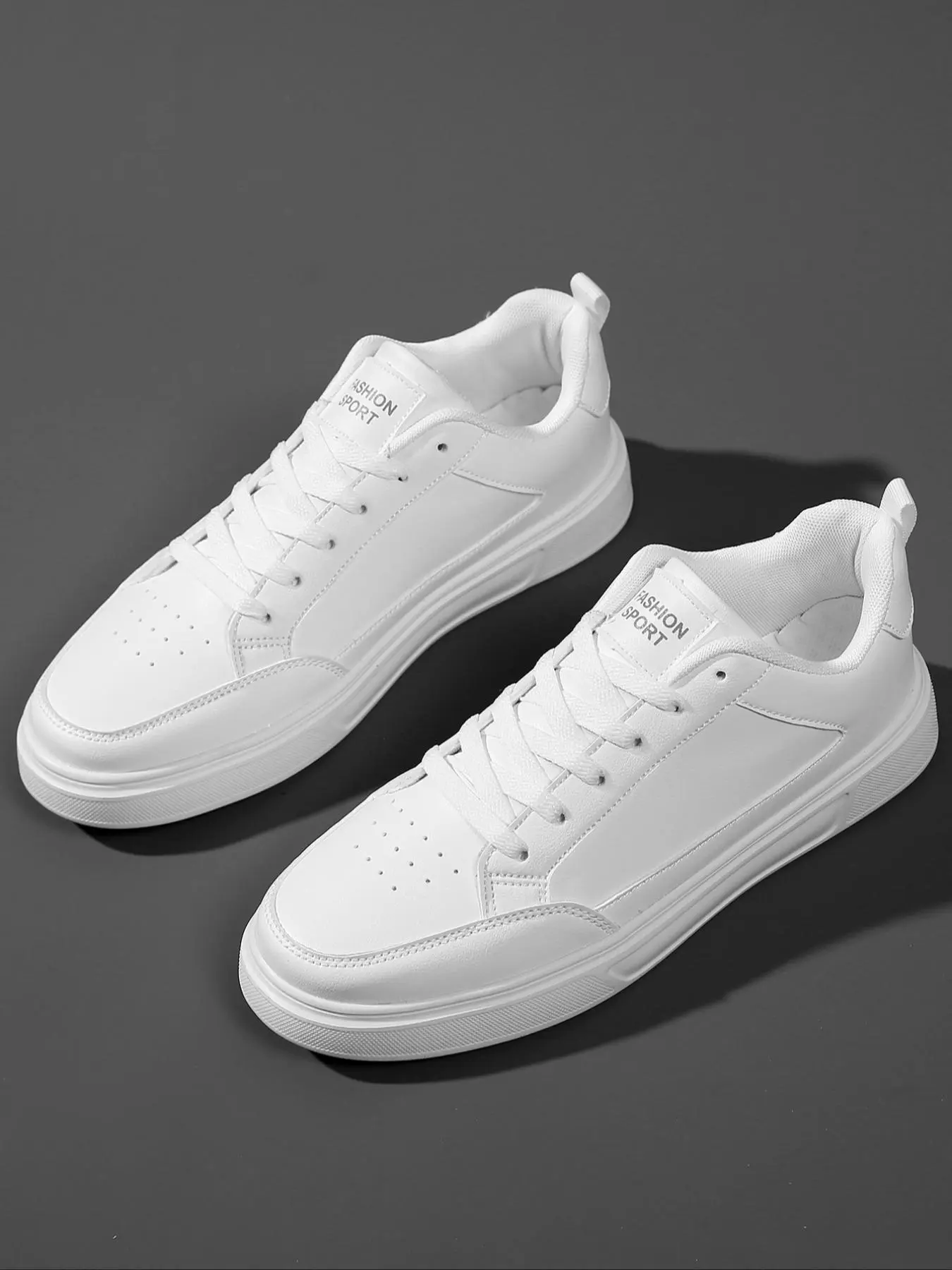 Men's Letter Patch Decor Lace-up Front Low Top Minimalist Trainers Sneakers, Lightweight & Breathable Soft Sole Skate Shoes, Casual Sports Shoes for Spring & Fall Wear