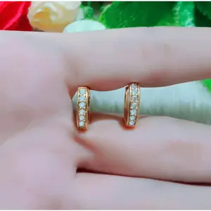 PERHIASAN WANITA ANTING JEPIT TITANIUM GOLD DAN SILVER MOTIF PERMATA SATU BARIS TERBARU