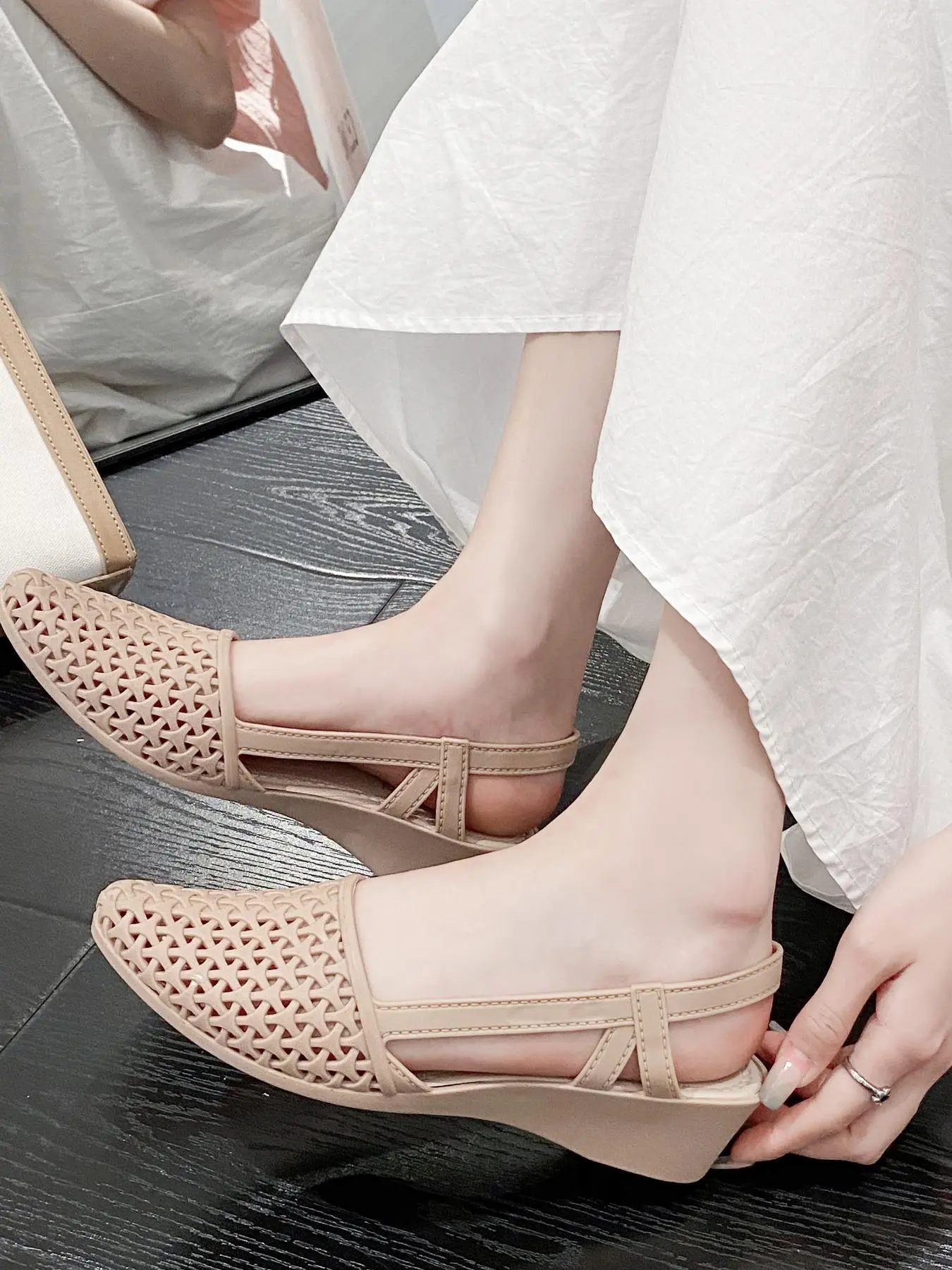 Women's Fashionable Solid Wedge Slides, Casual Comfortable Pointed Toe Flat Shoes, Non-slip Wedge Shoes for Summer, Lightweight Breathable Shoes