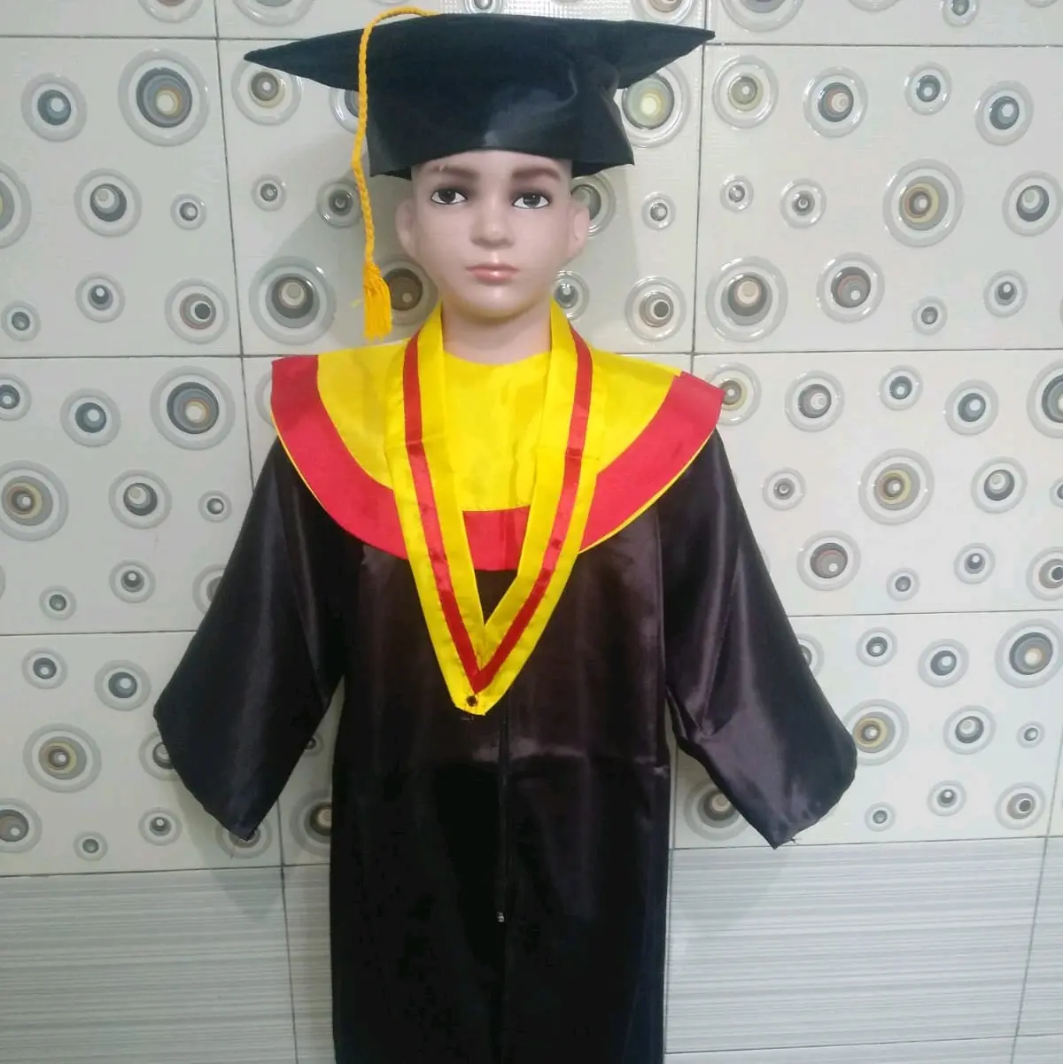 Toga Kuning list Merah