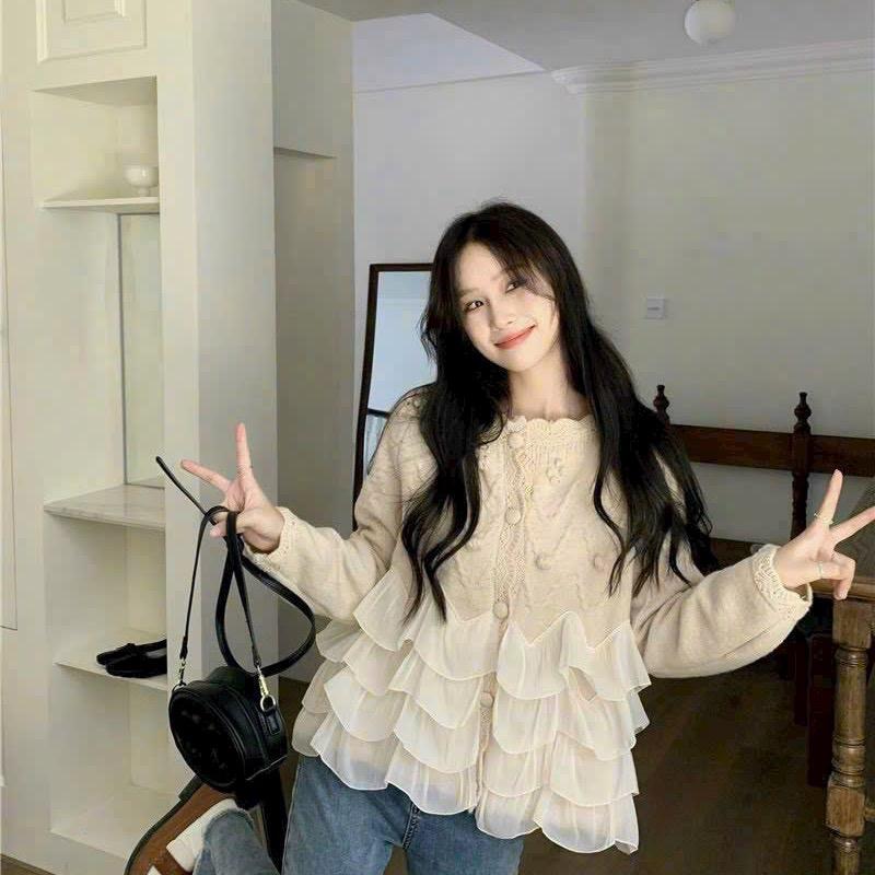 Áo len cổ tròn phối bèo ren màu nâu be,chất dày dặn co giãn