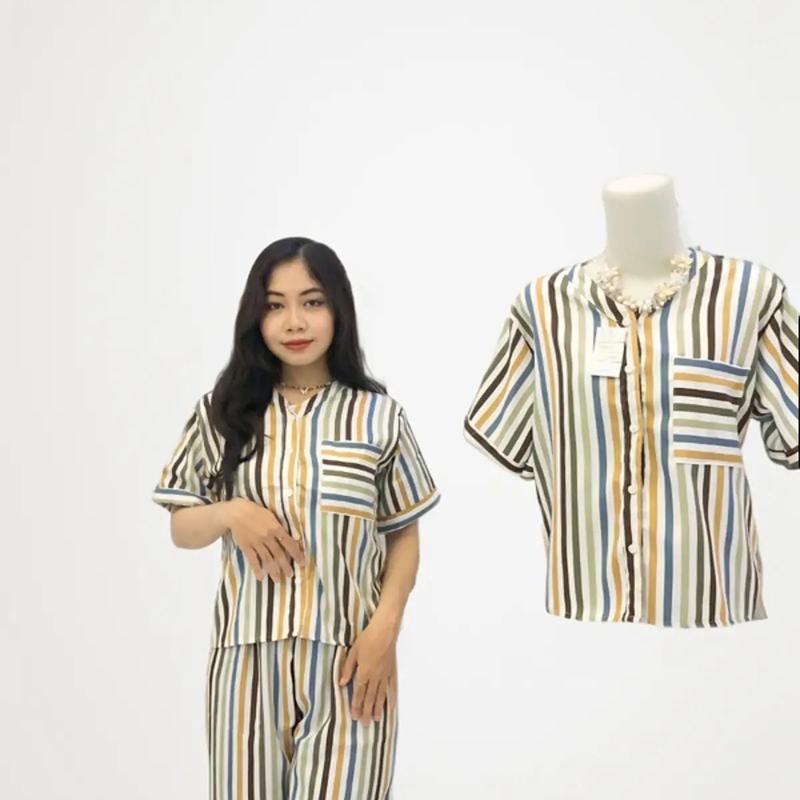 One Set Wanita Kekinian Korean Style Cantik Lengan pendek Setrip 1