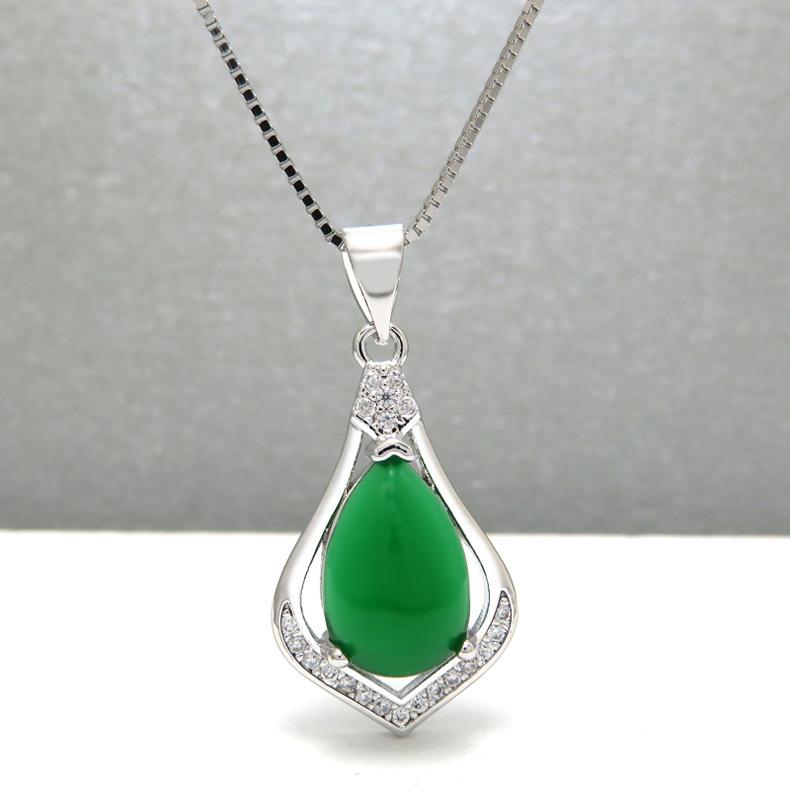 Product Introduction of Vintage Inlaid Chalcedony Necklace Women's Anti-Malay Jade Pendant South Korea Water Drop Clavicle Chain Love Emerald Ornament 18