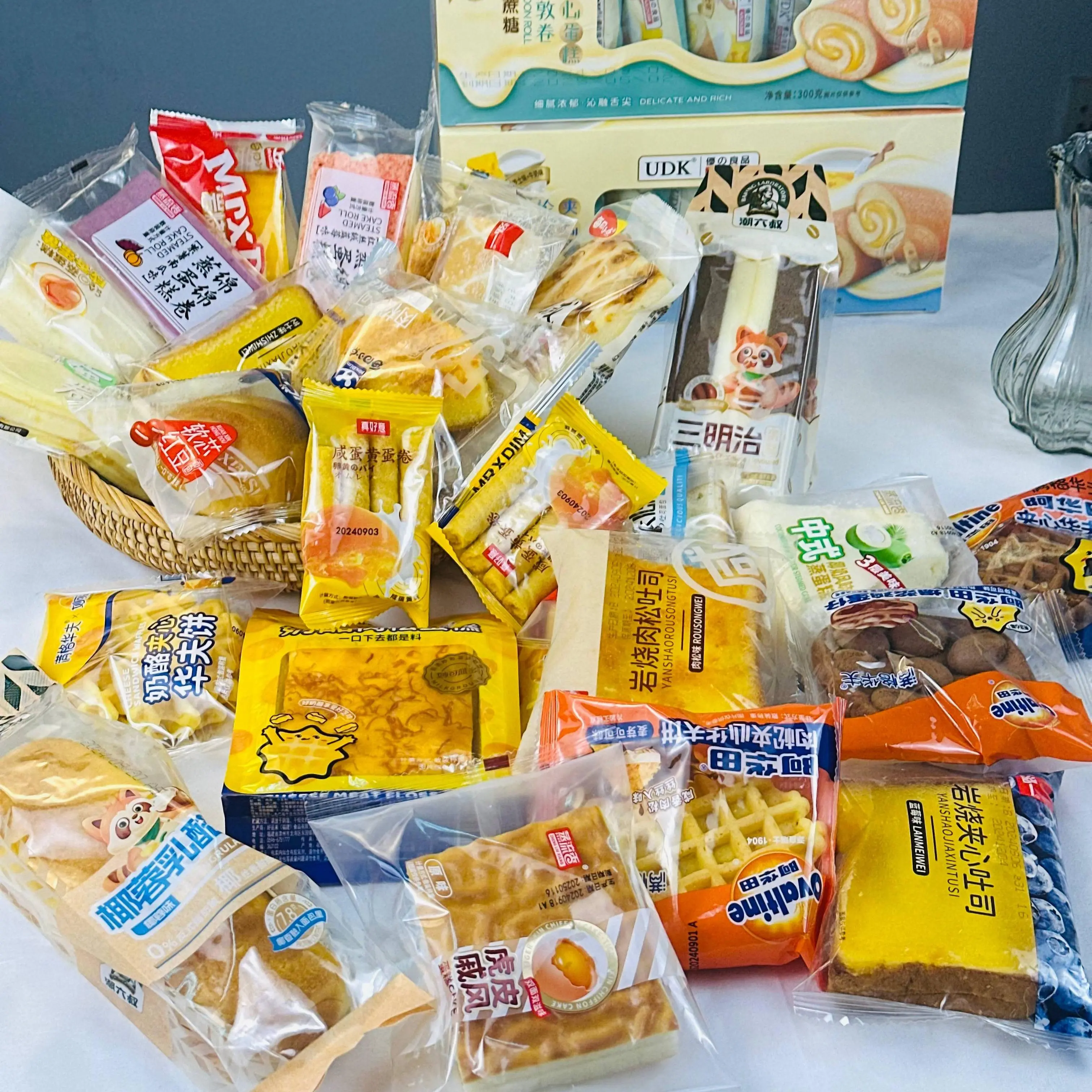 Bánh mix Thùng 1,3kg (cả thùng)15-16cái !ngày in trên bánh là ngày sản xuất, hạn dùng từ 3-6 tháng! Giao hàng ngẫu nhiên Food
