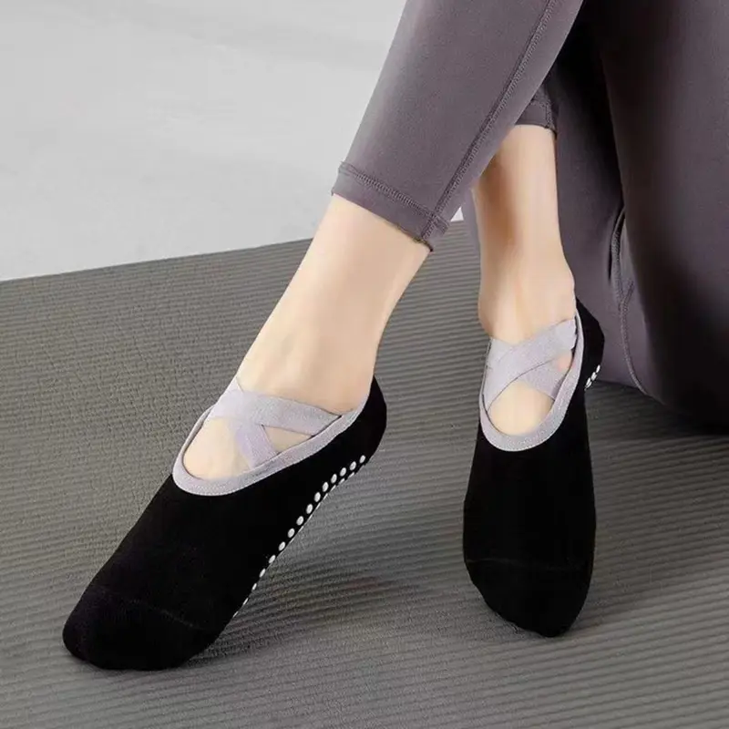 AOLITE Kaos Kaki Invisible Anti Slip Yoga Pilates Wanita 35-39 2