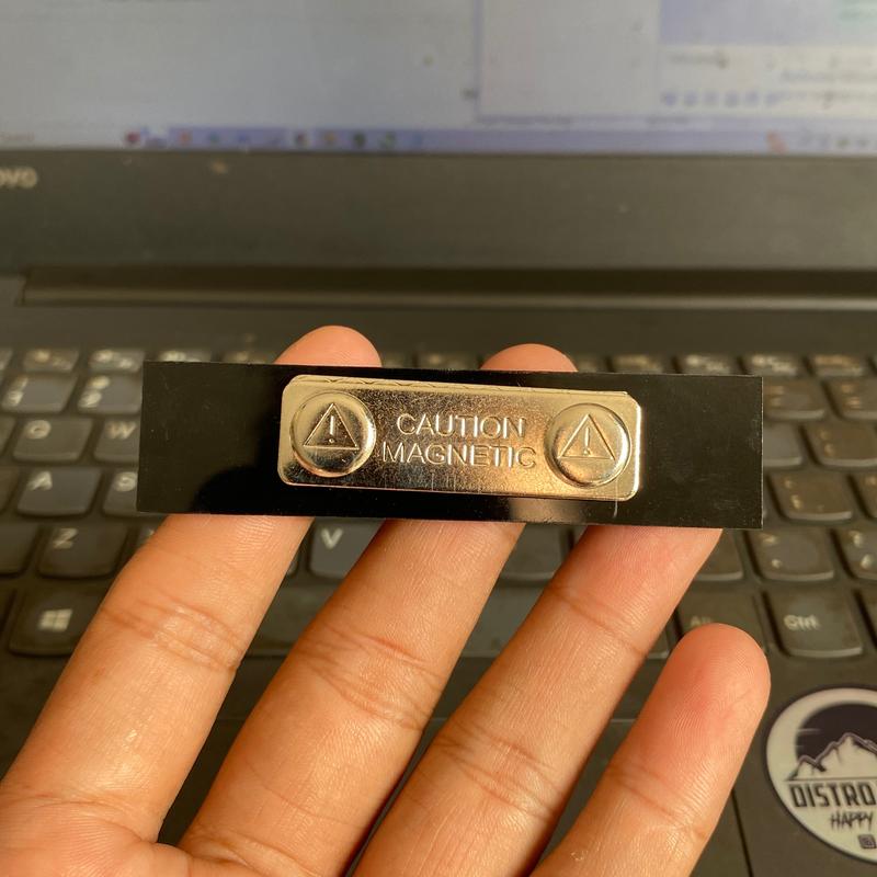 Nametag Akrilik Hitam Magnet Gold 1