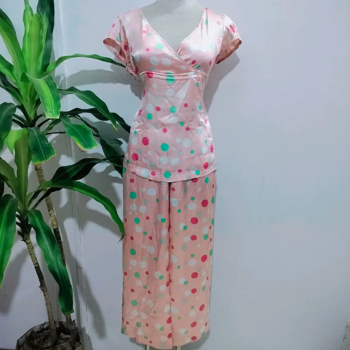 đồ bộ kiểu đẹp lụa satin ngực 106 thanh lý a18. đồ bộ kiểu đẹp, đồ bộ pijama, đồ bộ nữ mặc nhà, đồ bộ nữ mặc đi chơi, bộ ngủ, bộ mặc nhà