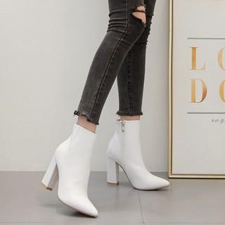 Hình thật Boot nữ trắng 10cm mũi nhọn gót vuông THỜI THƯỢNG GBN5702