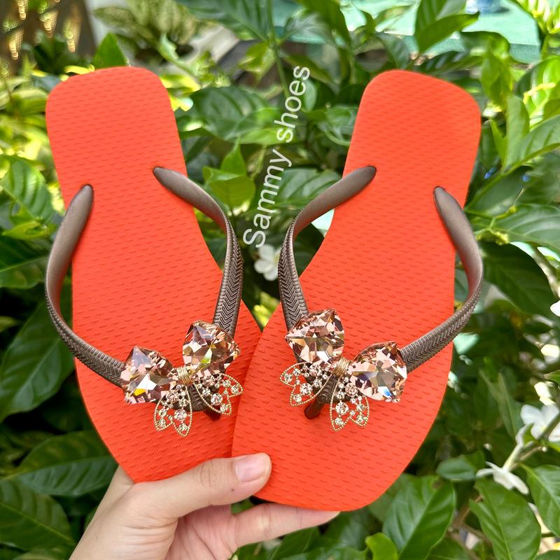   Mũi vuông- Nơ đá hồng kim loại  DÉP XỎ NGÓN NỮ GẮN CHARM NƠ ĐÁ KIM LOẠI CHÂN GÀI LẤP LÁNH XINH XẮN MIX CÙNG 18 MÀU ĐẾ LUNG LINH DéP Sandal Nhung Shoes GiàY 