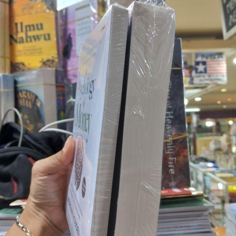 Paket 2 buku the psychology of money, dan sejarah dunia yang disembunyikan. langsung dapat 2 buku. 2