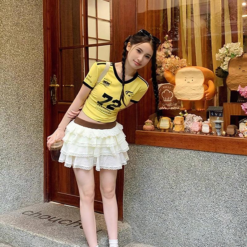 2026 Crop Top Atasan Wanita Korean Kaos Wanita Vintage Amerika Sporty Lengan Pendek Leher V Pas Badan 2026 Crop Top Atasan Wanita Korean Kaos Wanita Vintage Amerika Sporty Lengan Pendek Leher V Pas Badan