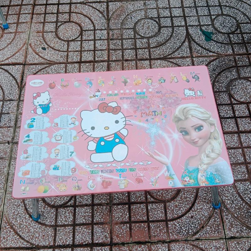 Bàn học sinh, sinh viên hình Hello Kitty kt 40x60cm 5