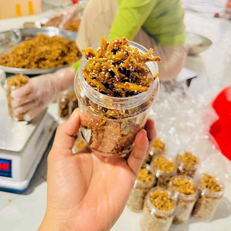 2 Hủ 400G ( Luôn Cả Hủ) Cá Cơm Rim Mè Vừng Vị Mặn Ngọt Cay Nhẹ - Ăn Vặt Cô Hai 4