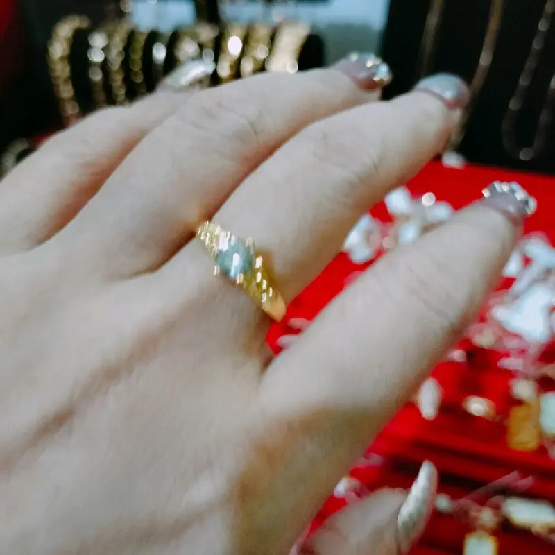 Cincin Emas import elegan Solitaire 2,100 gram Perempuan 1