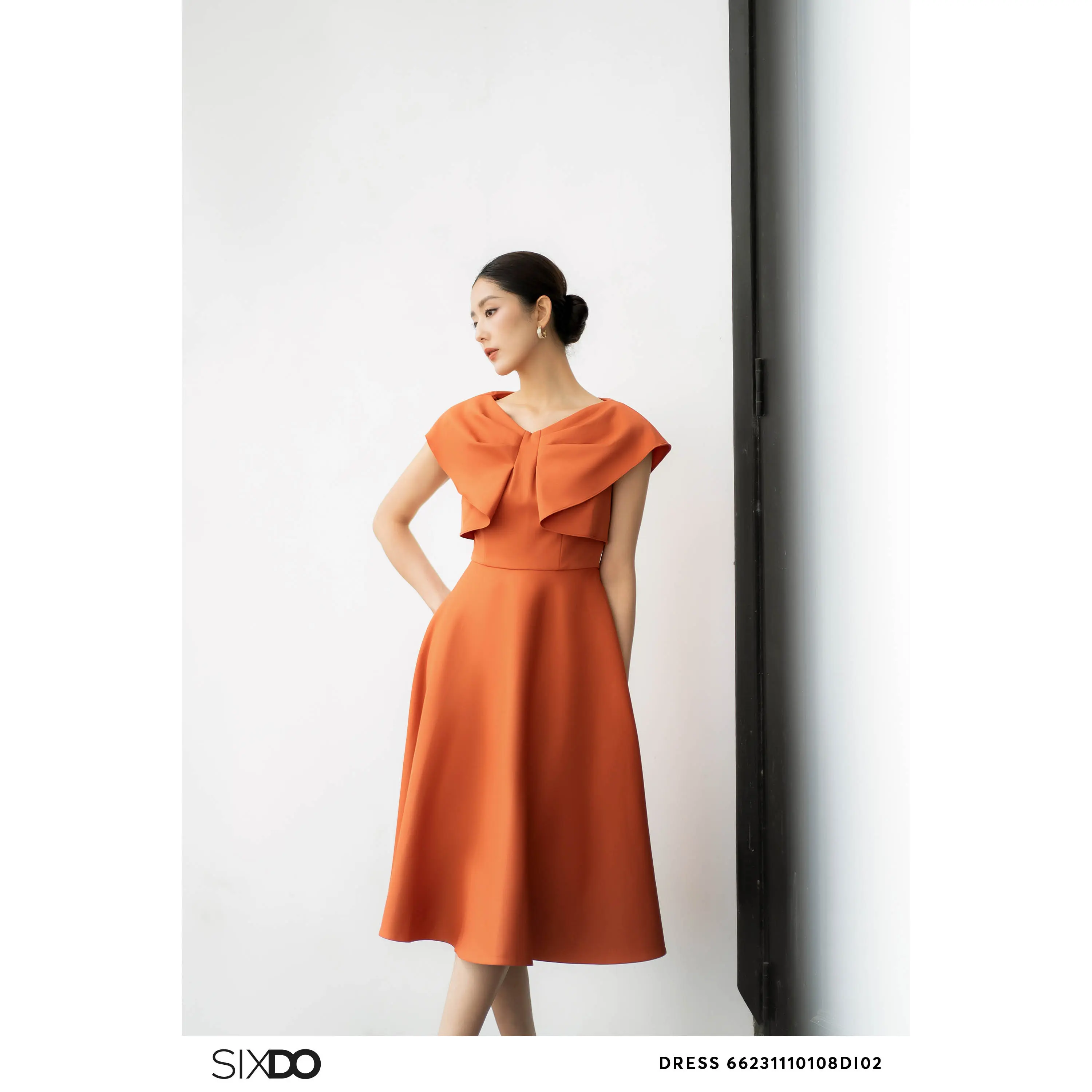 Đầm midi cam dáng xòe SIXDO (Orange Woven Midi Dress)