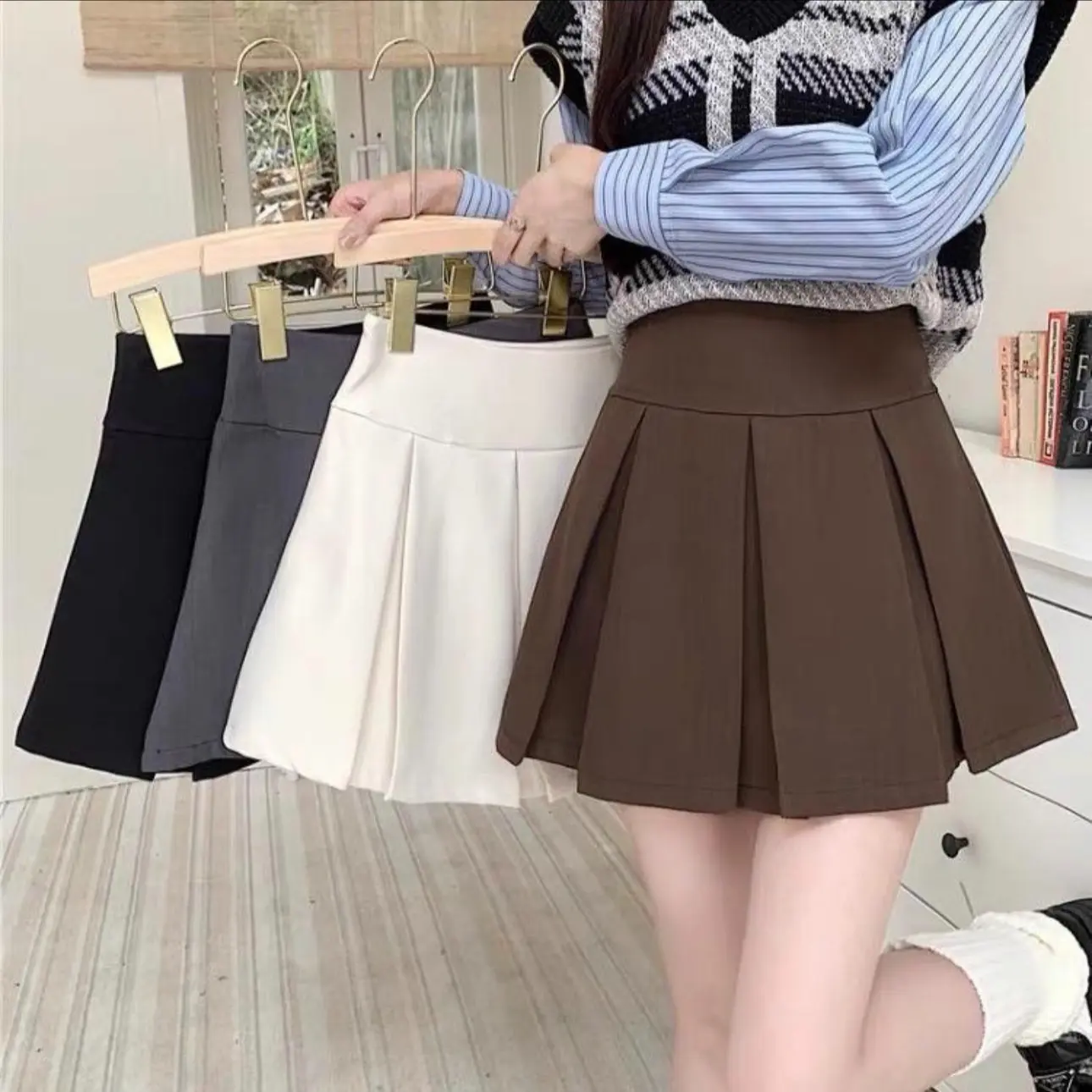 Chân váy A xòe Béo Tròn bigsize nữ ngắn xếp ly lưng cao vải tây mềm mát và đứng from style thời trang CV405 Women Kem