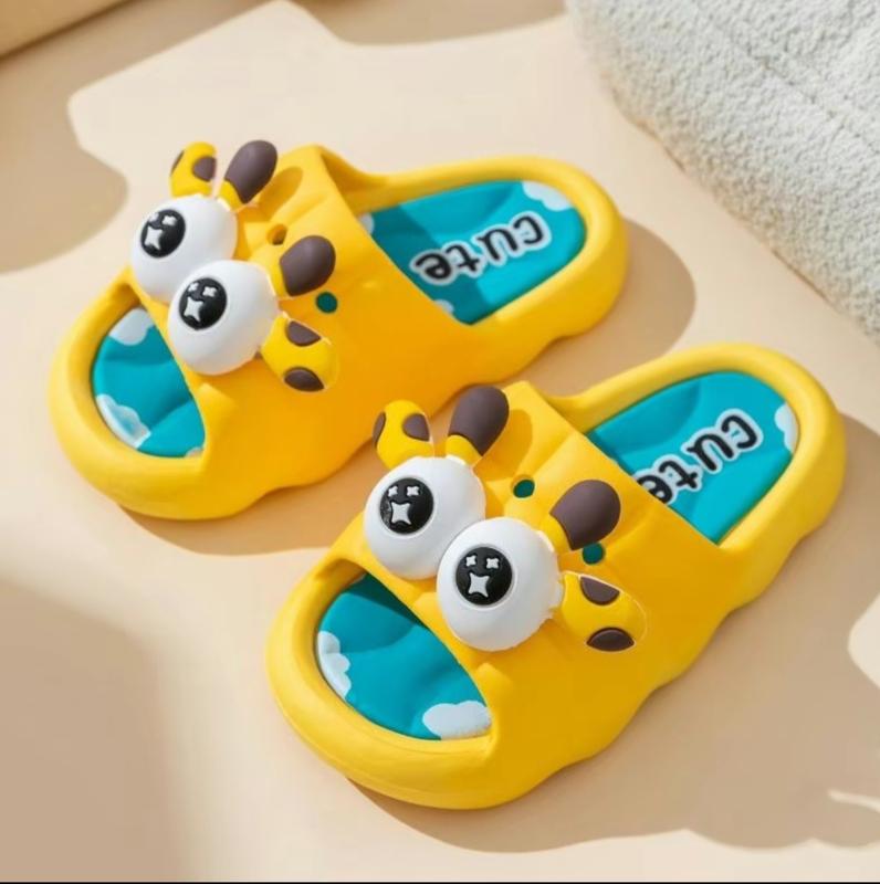 Dép Sandal Đi Học Đi Chơi Đi Mưa Đế Mềm Chống Trượt Thời Trang Mùa Hè Cho Bé Trai Và Gái Kem Heo Kem Heo