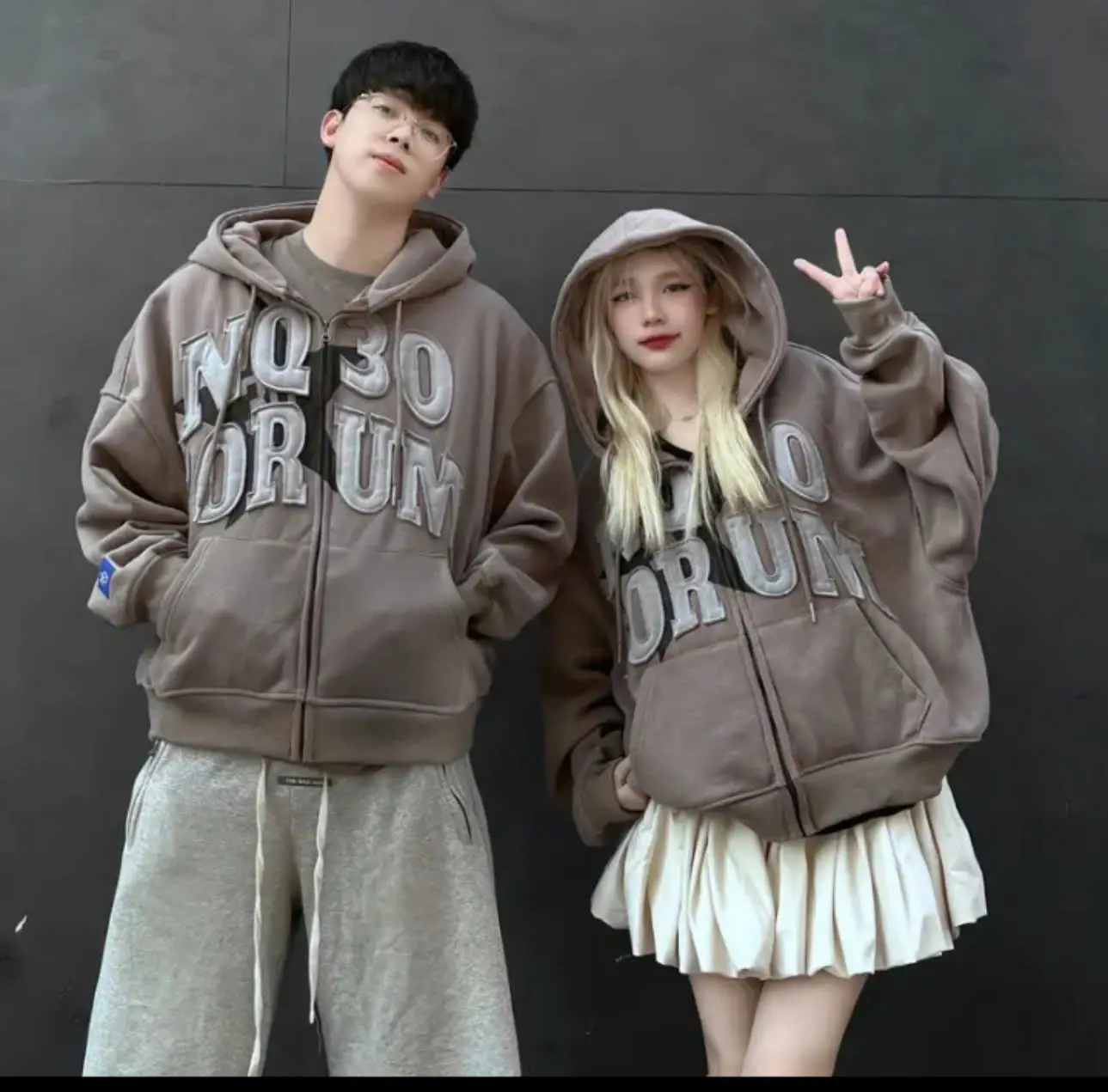 Áo Khoác Hoodie Zip Nỉ Bông Form Boxy NQ30 FORUM Thêu Đắp Vải Unisex Nam Nữ
