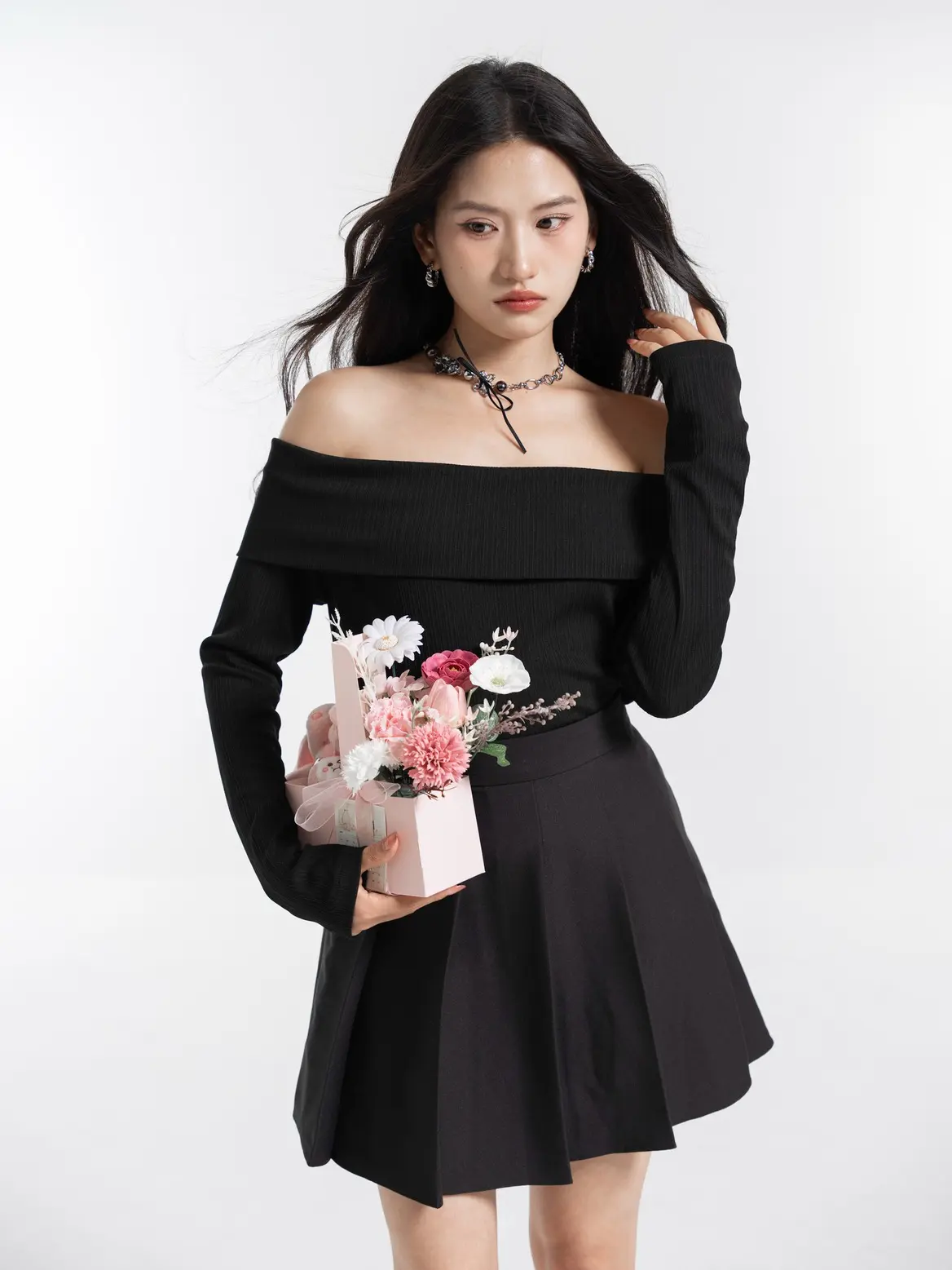 Áo trễ vai nữ dài tay Eva de Eva 24AOTT007