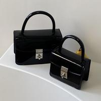 Gambar IELGY IELGY - Niche High-end Small Square Bag Women's New Patent Leather Fashion Chain Shoulder Messenger Bag Hitam Kulit Wanita  SS24 - hitam besar dari IELGY ID Kota Surabaya 2 Tokopedia