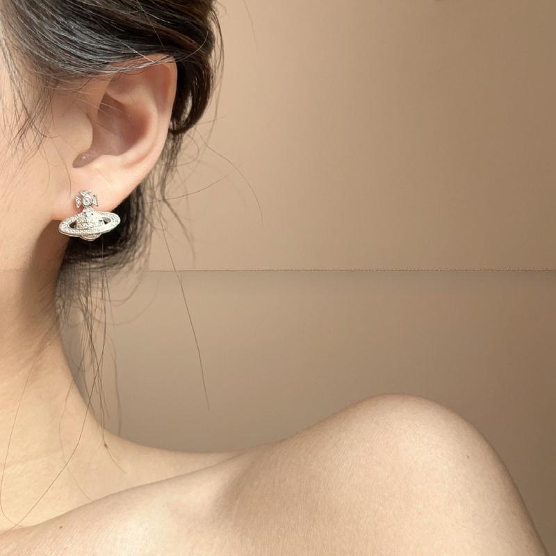 Product Introduction of ต่างหูสตั๊ด, การออกแบบเฉพาะ, ดาวเสาร์, สไตล์เดียวกับแม่ของดาวเสาร์, ต่างหูสำหรับผู้หญิง, การออกแบบมินิมอล, สไตล์ดาราอินเทอร์เน็ต 3