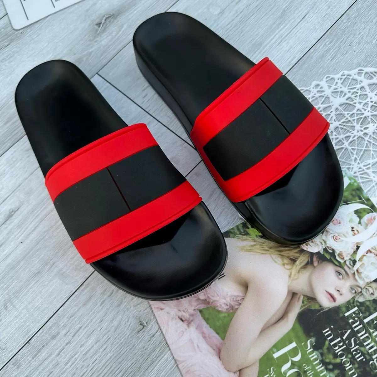 Dép luxury màu Đỏ Đen(Nam-Nữ) quai cao su non Dép Lê Quai Ngang Đế Bằng DéP Slipper