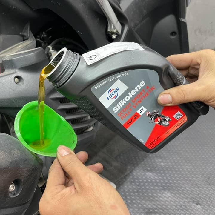Dầu Fuchs Silkolene Scoot Sport 4 5W40 1L cho xe tay ga 390001 Dầu Nhớt