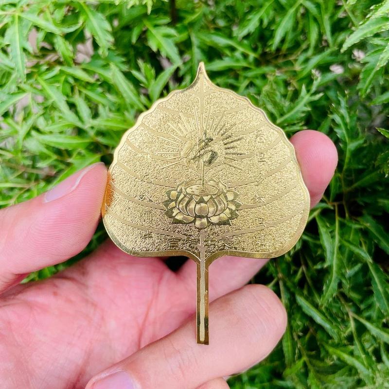 Lá Bồ Đề Đã Xin Lộc Làm Ăn . Mặt trước hoa sen và chữ phúc. Phù hợp cho 12 con giáp. Giúp mang đến may mắn, tụ lộc, phù trợ bình an phúc khí. Đã được xin làm ăn kinh doanh 2