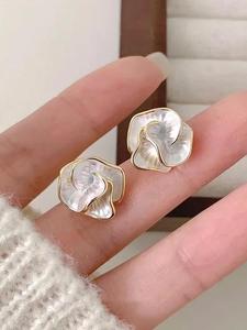 Arete de diseño floral a la moda, Joyería de moda para fiestas, Decoración de ropa diaria, Joyería comodín y exquisita para regalo de cumpleaños