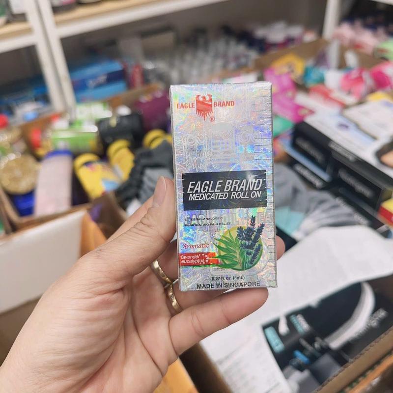 [ĐỦ BILL STORE + AIR] Combo 2 chai dầu xanh và trắng dạng lăn Eagle Brand External Analgesic Penetrating Pain Relief 8ml của Mỹ. 3